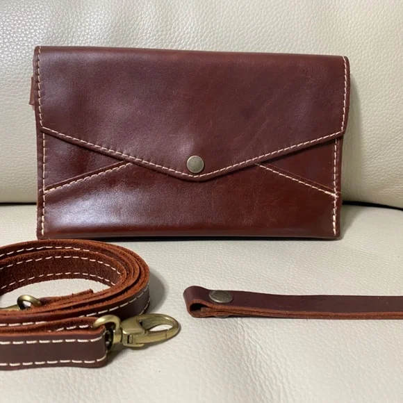 Portland Leather Goods Convertible Envelope Crossbody Bag - Picture 3 of 12
